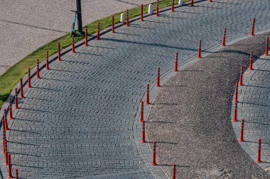 Şehrin yaya bölgesinde ulaşım altyapısının bir parçası.