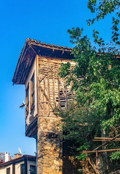 Old Dilapidated House Historic District Renovated — Stock Photo, Image