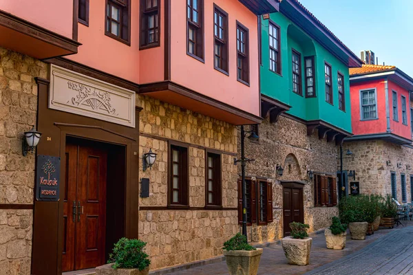 Antalya Türkiye Kasım 2021 Tarihi Evlerde Renkli Mini Otellerle Tarihi — Stok fotoğraf