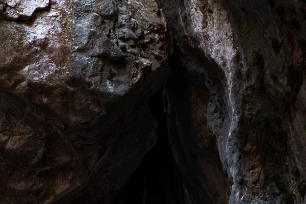 Стіни Вузького Каньйону Близько Утворюючи Склепіння Печери — стокове фото