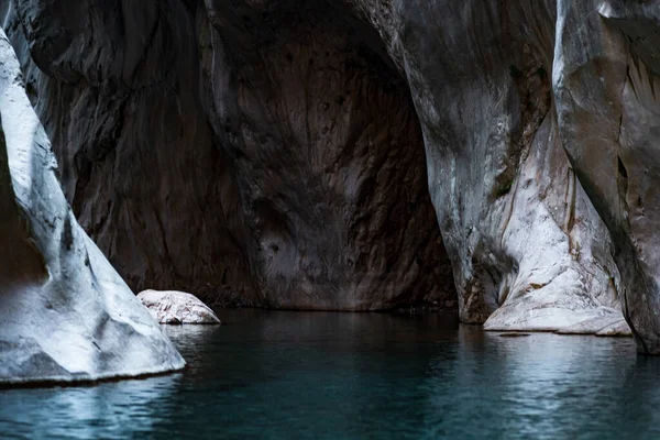 Таємничий Вузький Скелястий Каньйон Синьою Водою Внизу Гойнук Туреччина — стокове фото