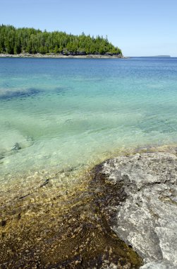 huron Gölü'nün yeşil ve mavi su