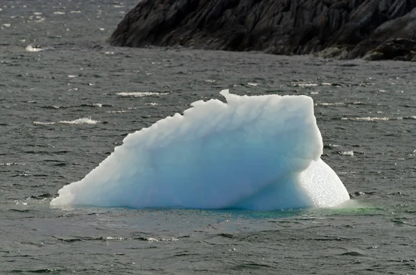 Zářivě bílé ledovce — Stock fotografie