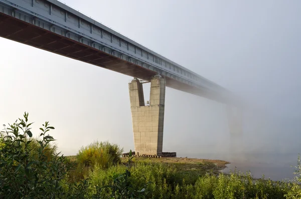 Stein- und Stahlbrücke — Stockfoto