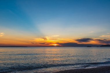 Güzel Superior Gölü 'nün yüzeyinde gün batımı