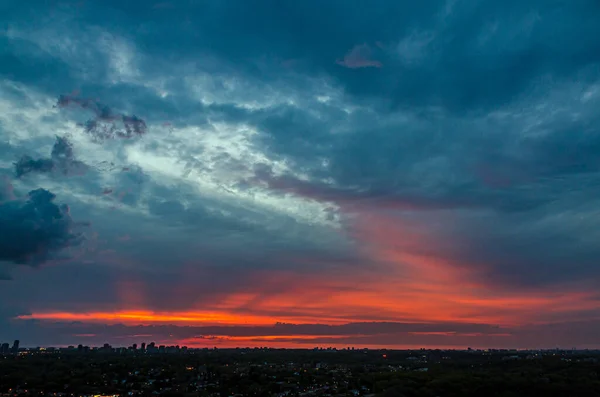 Pôr Sol Nuvens Céu Sobre Etobicoke Toronto Canadá — Fotografia de Stock