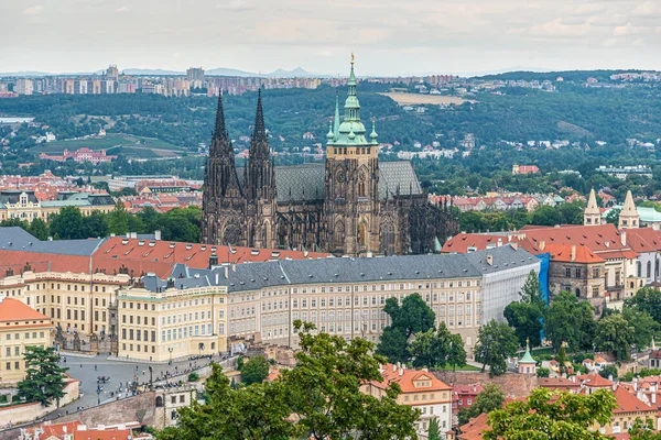 Prag Kalesi Tarihi Binalar Yaz Mevsiminde — Stok fotoğraf