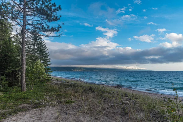 Güzel Superior Gölü Nün Yüzeyinde Gün Batımı — Stok fotoğraf