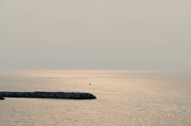 St. Lawrence nehrinin üzerinde güneşli bir gün