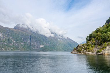 Günışığı Norveç 'in sonbahar zamanı manzarası