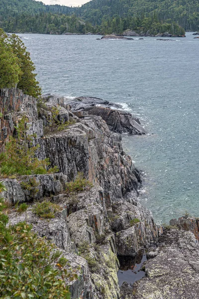 Skaliste Wybrzeże Jeziora Superior Kanada — Zdjęcie stockowe