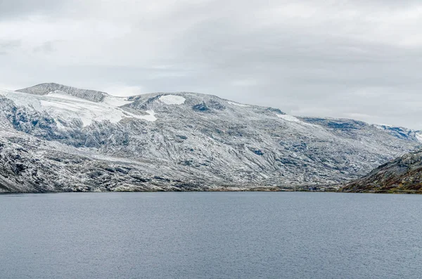 Sisli Dağ Gölü Manzarası Norveç — Stok fotoğraf