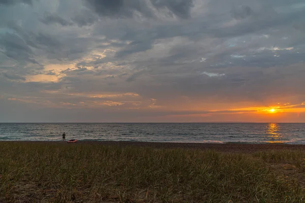 Superior Gölü 'nün üzerinde gün batımı, Kanada