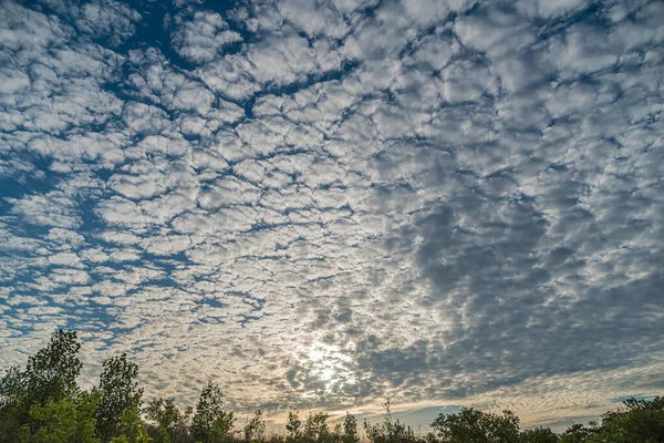 Weiße Flauschige Wolken Blauen Himmel Kanada — Stockfoto