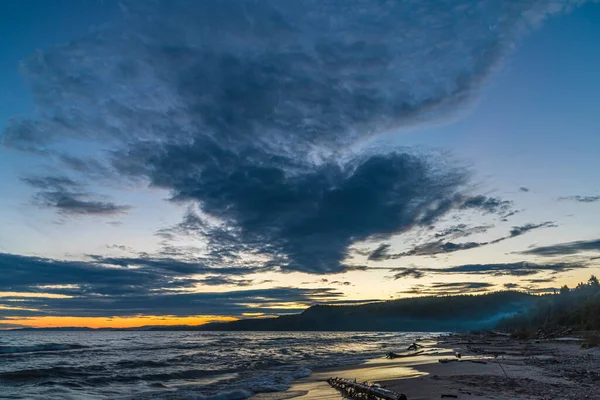 Matahari Terbenam Atas Permukaan Danau Superior Kanada — Stok Foto