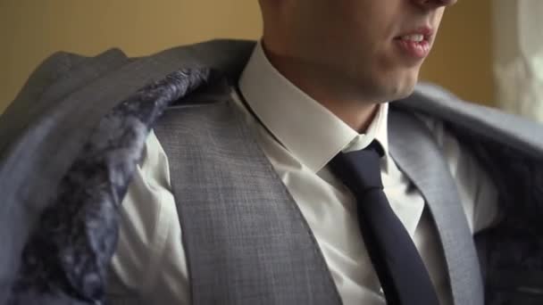 男人穿夹克打领带 — 图库视频影像