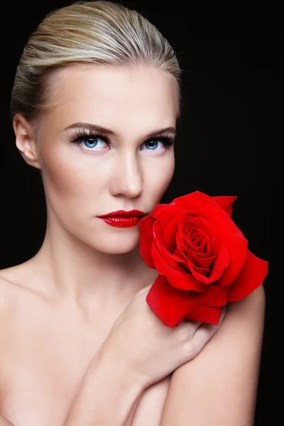 Frau mit Rose — Stockfoto