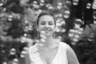 sabun köpüğü ile kadın