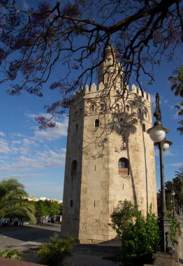 Torre del Oro (altın kule)