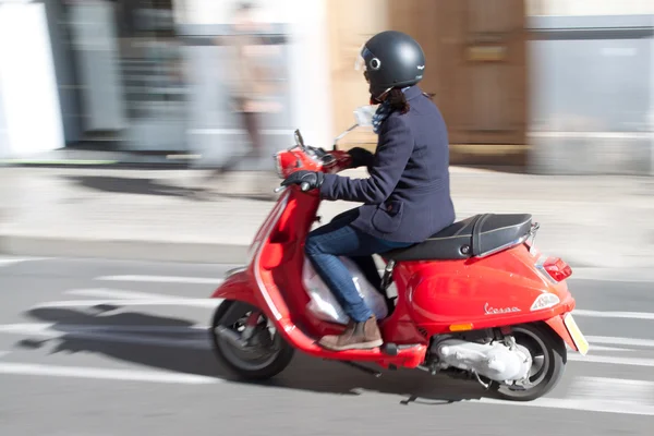 Woman on Vespa — Stock Photo, Image