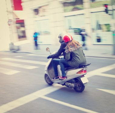 Motosikletli çift