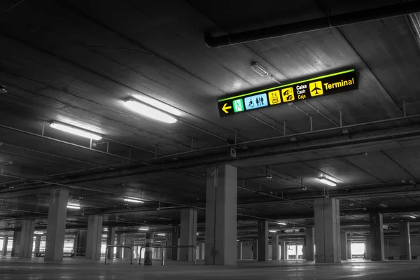 Aeroporto estacionamento — Fotografia de Stock