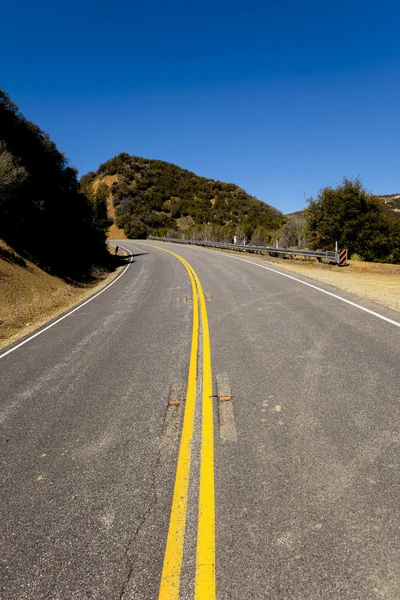 Mountain road turning left uphill — Stock Photo, Image