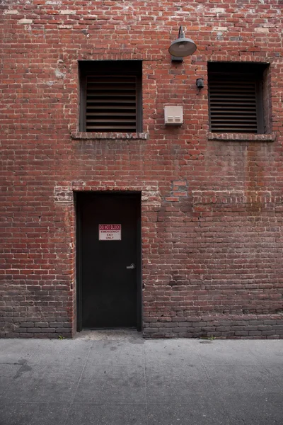 Alley Entrance backside of Brick Building — Stock Photo, Image