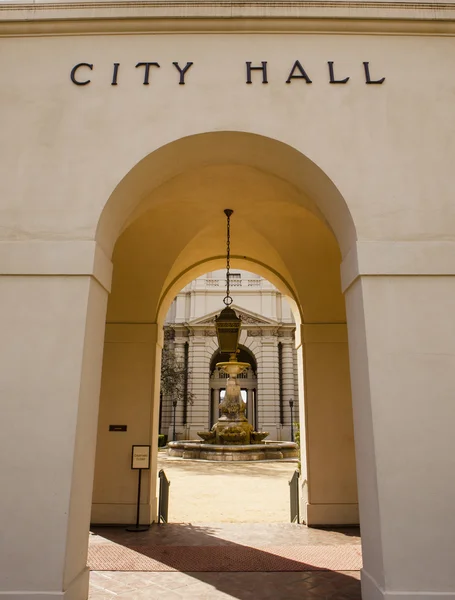 City hall kemerli giriş