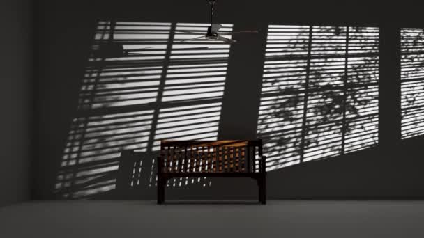 木製のベンチと背景をループブラインドや木からの影と天井ファンを持つ空の部屋 — ストック動画