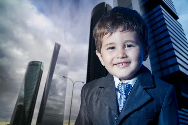 Criança vestido empresário sorrindo — Fotografia de Stock