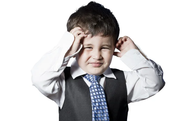 Παιδί ντυμένος σαν επιχειρηματίας με τα χέρια στο πρόσωπό του αστείο — Φωτογραφία Αρχείου