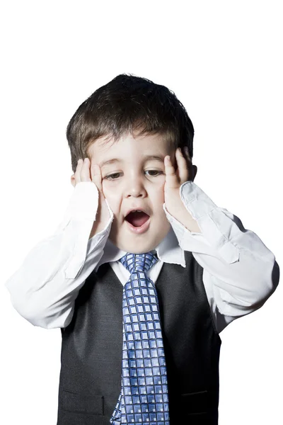 Kind wie Geschäftsmann gekleidet mit Händen im Gesicht überrascht — Stockfoto