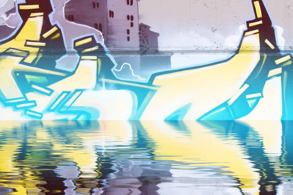 Abstraktní barevné graffiti odraz ve vodě — Stock fotografie