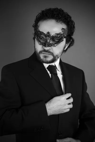 Homme d'affaires avec masque vénitien — Photo