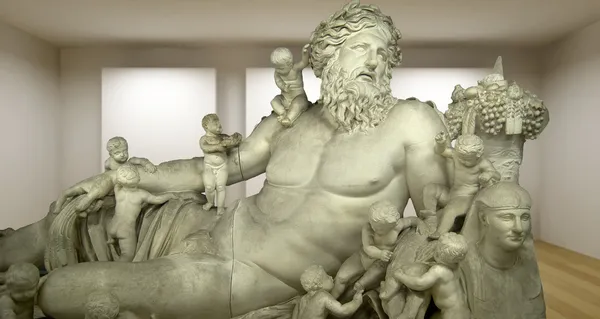 Zeus, Galería vacía, Habitación 3d con cultura griega, Estatua antigua —  Fotos de Stock