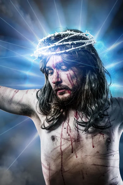 Calvary jesus, man bleeding, representation of passion with blue — Stock Photo, Image