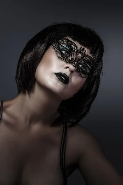 Doll, beautiful brunette with short hair and Venetian mask, caba — Stock Photo, Image