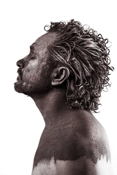 Sogno, Rabbia, Sognare, uomo coperto di fango, nudo, di profilo, d — Foto Stock