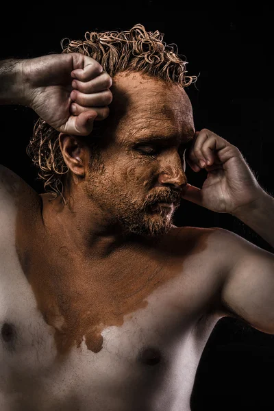 Naked man with his face covered in clay, thinking — Stock Photo, Image