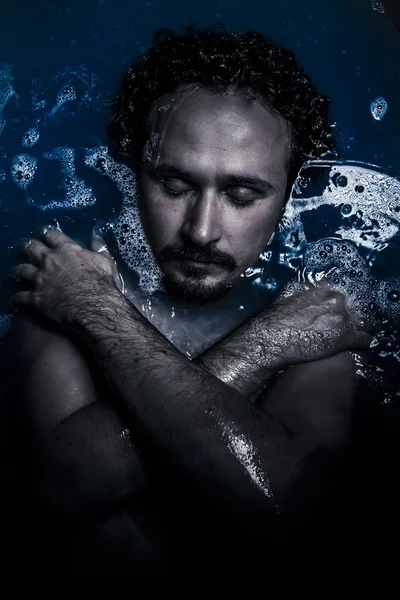 Seksi erkek derin mavi su, rüya — Stok fotoğraf