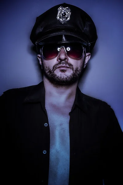 Police sexy, homme nu avec casquette et lunettes — Photo