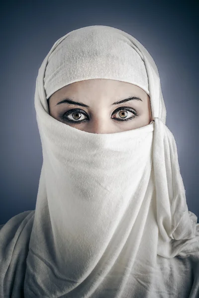Indie, mladá arabská žena. Stylový portrét — Stock fotografie