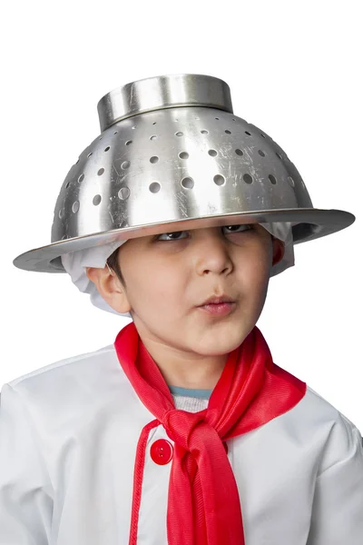 Geïsoleerde grappige kleine jongen koken in uniform — Stockfoto