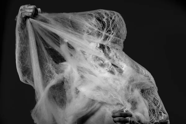 Netz, nackter mann gefangen im spinnennetz — Stockfoto