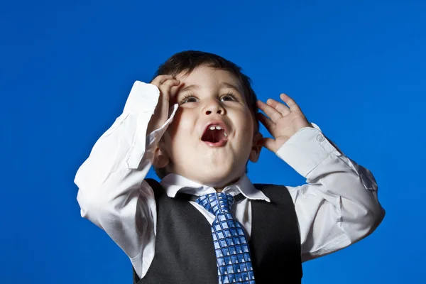 Ocupación, lindo retrato de niño sobre fondo de croma azul —  Fotos de Stock