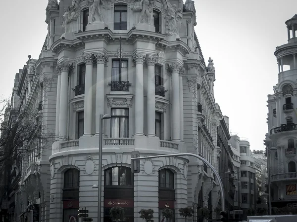 Gran via，在马德里，西班牙，欧洲的首都街头. — 图库照片