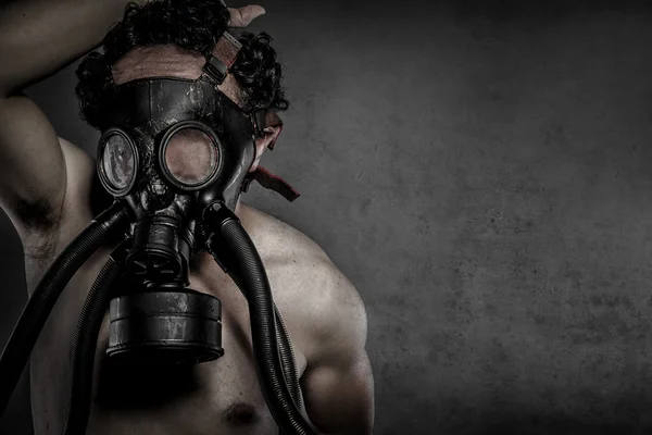 Poluição, desastre nuclear, homem com máscara de gás, proteção — Fotografia de Stock