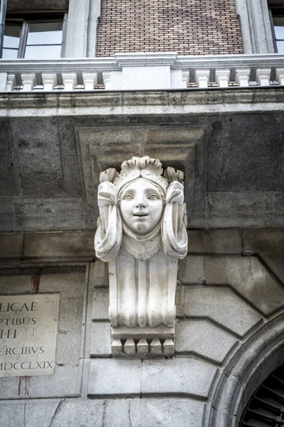 Gargoyles, bilden av staden madrid — Stockfoto