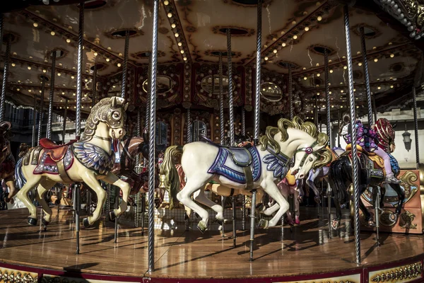 Carrousel paarden in madrid, Spanje — Stockfoto